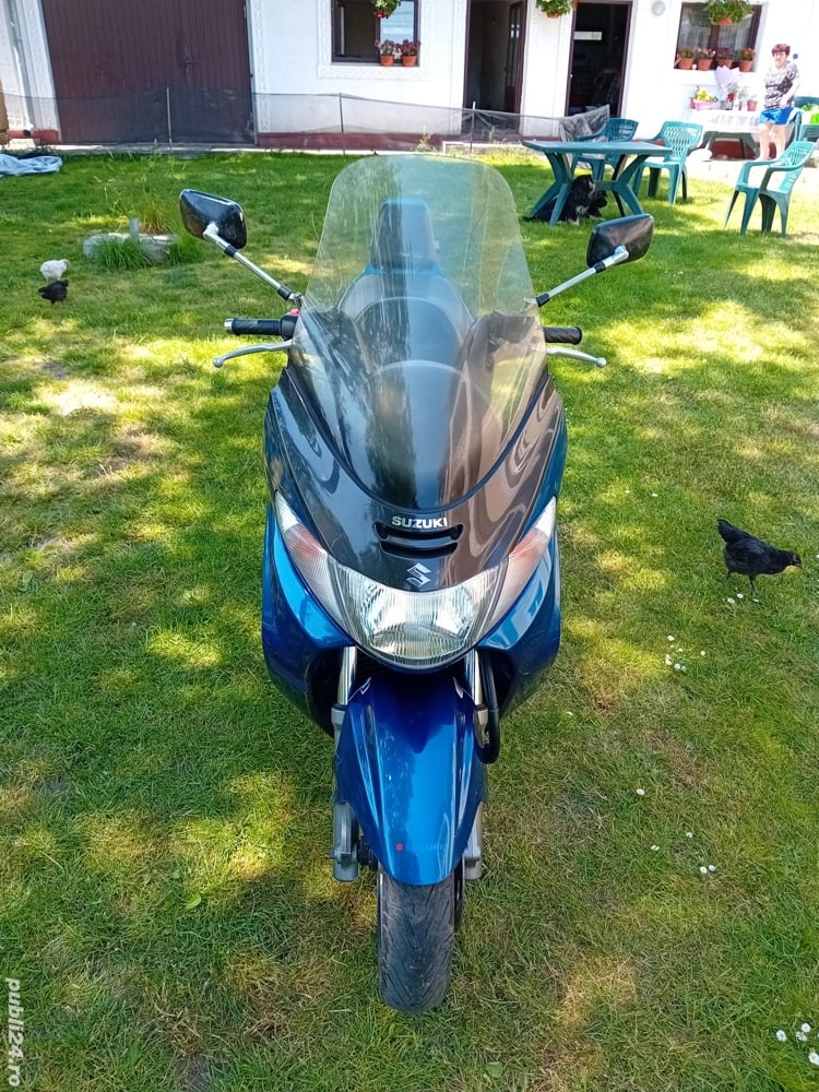 Suzuki Burgman 250 , an 1999, 50.000 km, baterie nouă, ulei și filtru schimbat , anvelope ca noi. 