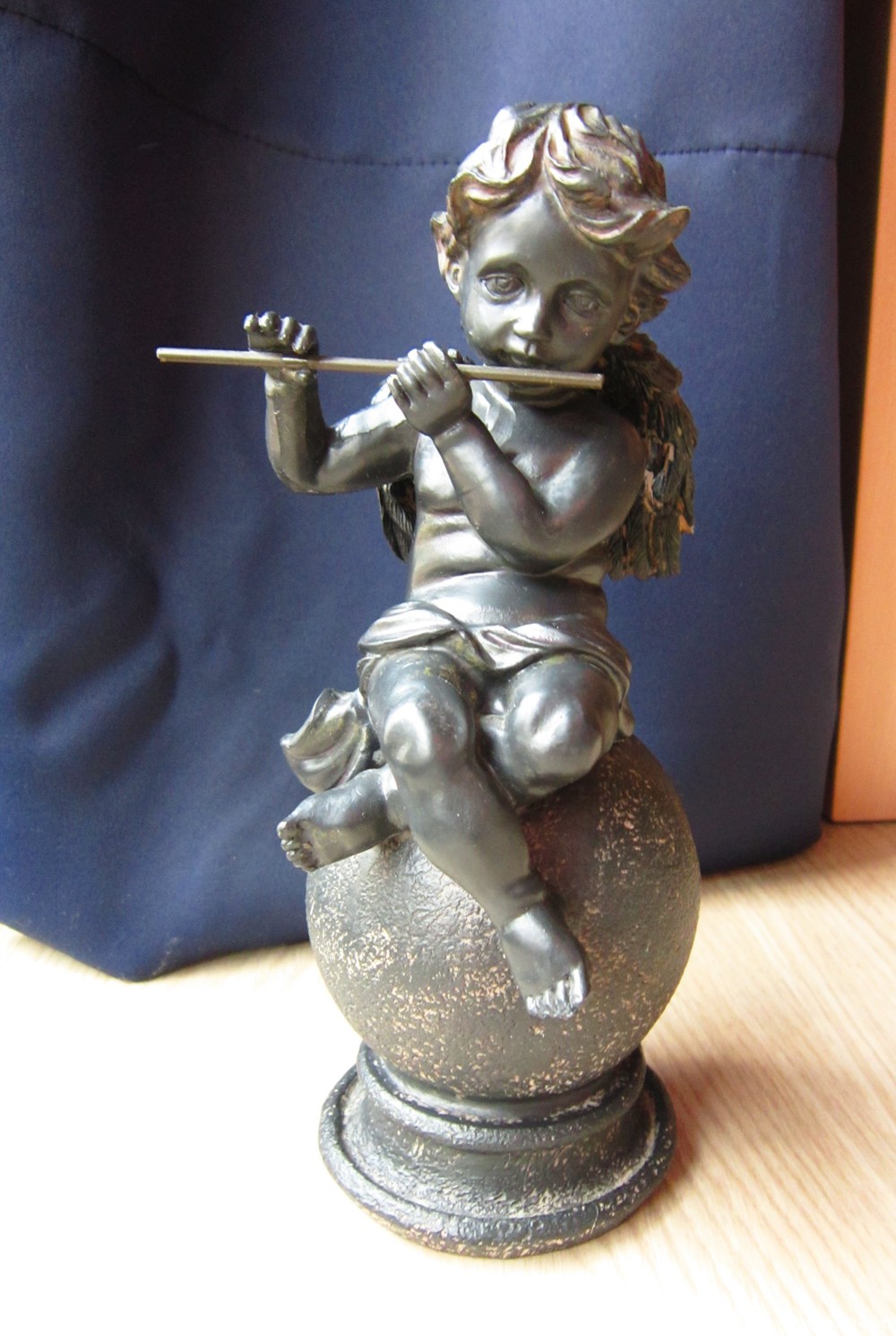 decoratiune inger  pe sfera  made in Germany