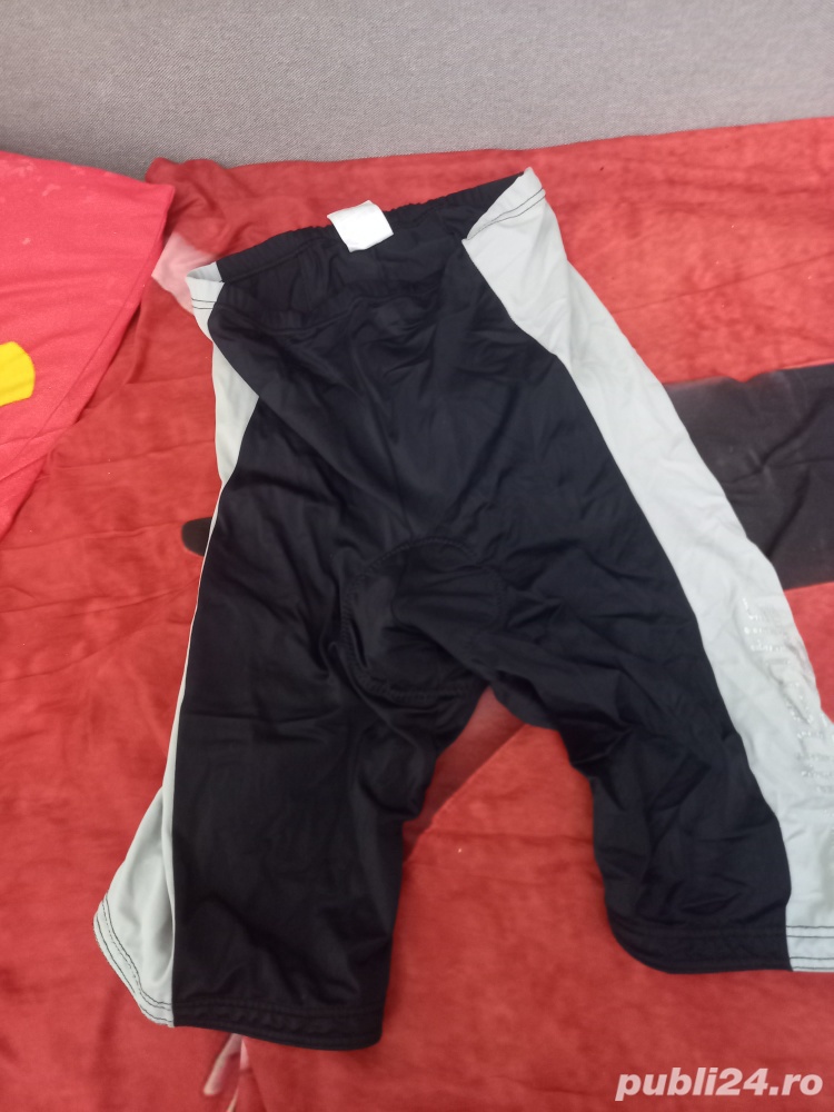 Pantaloni scurți de ciclism 