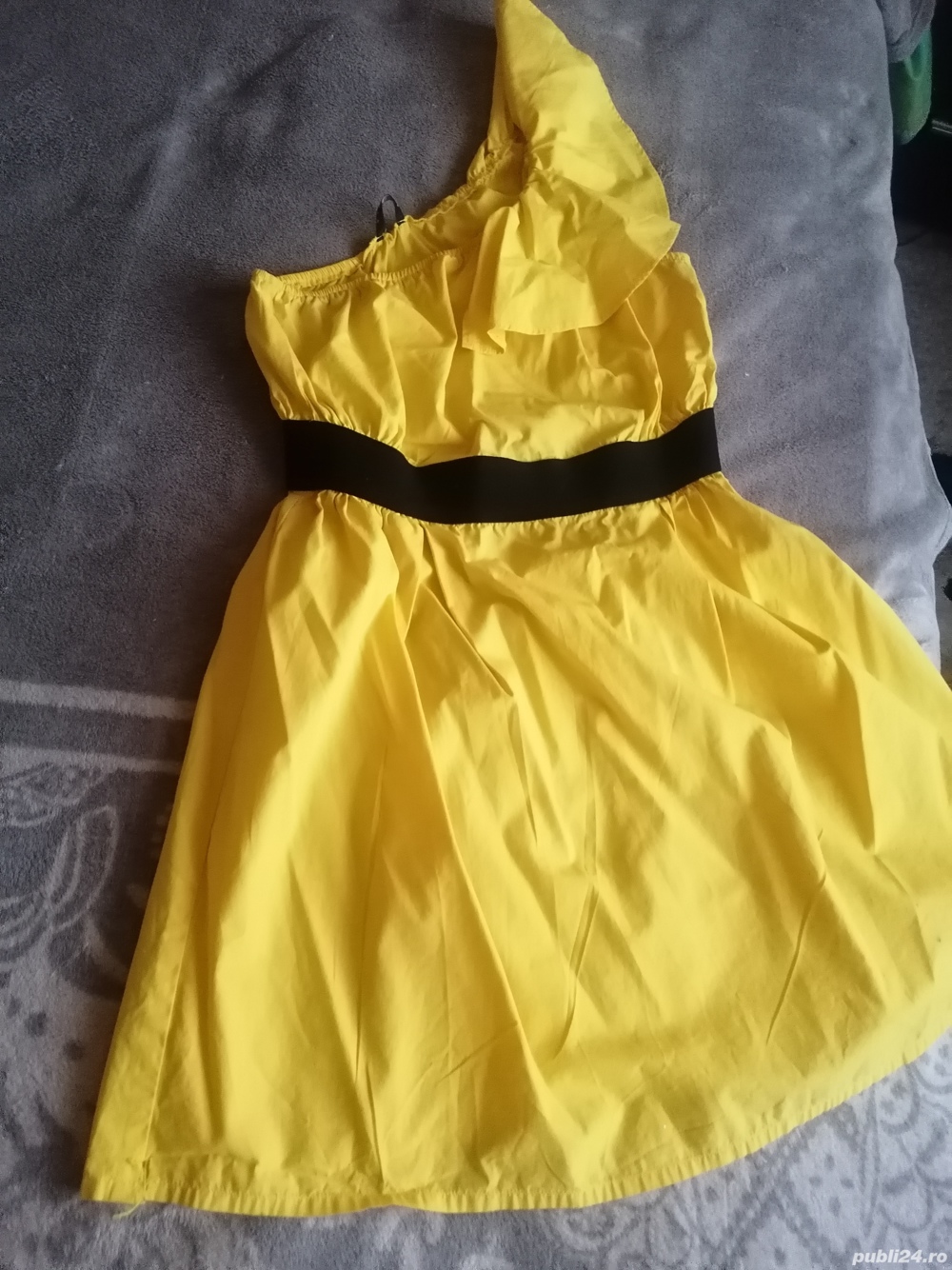 Vand rochie Benetton 12 ani