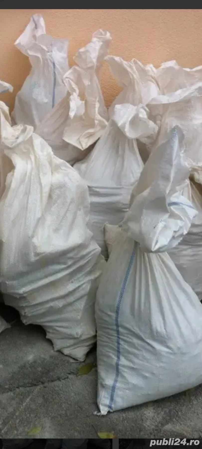 Executam debarasari in locuinte ,curti,poduri,beciuri,subsoluri,moloz la sac.