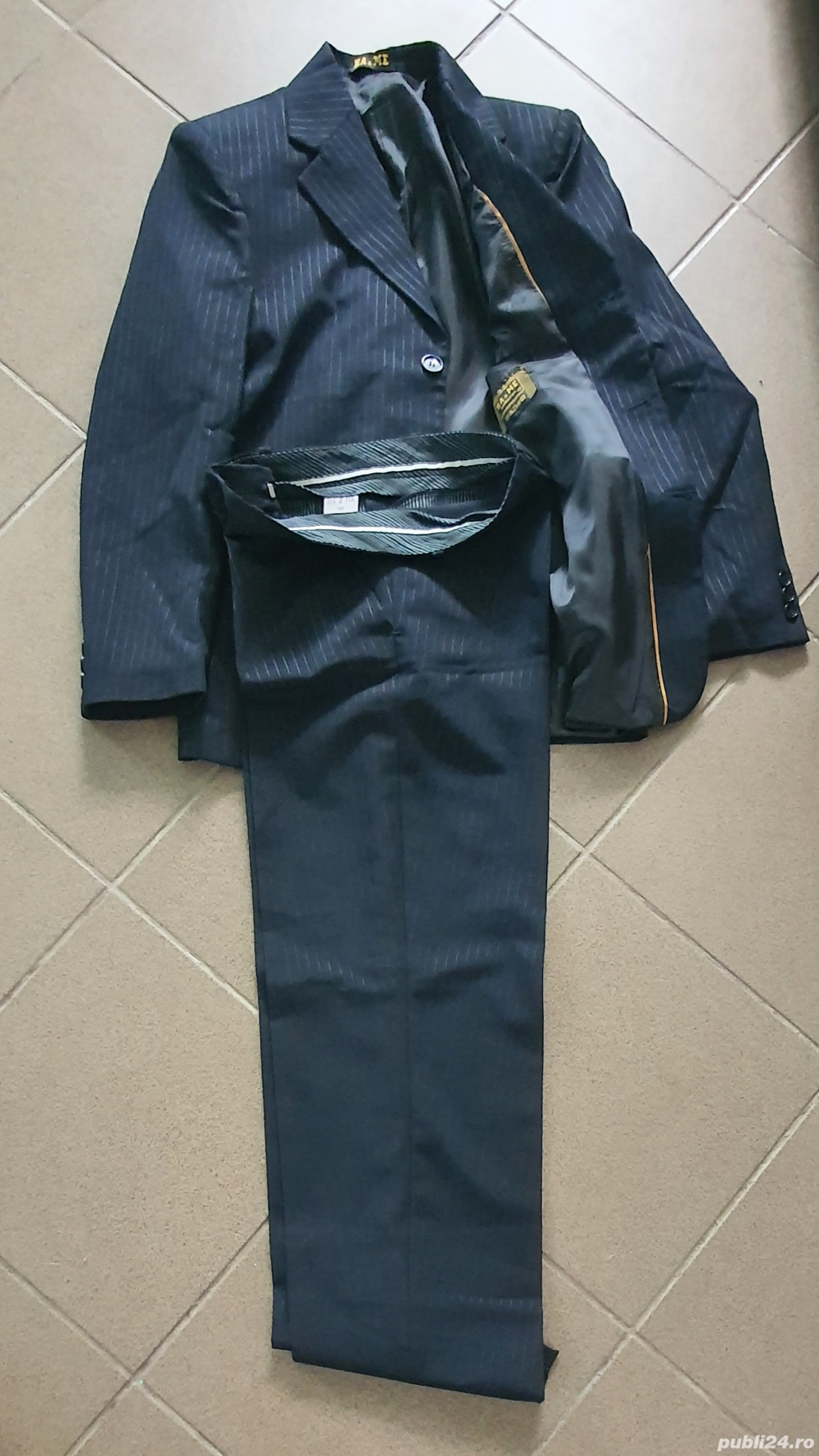 Costume tata si fiu  Tatal :Marios colection marime 54 preț 150 lei Fiu: Ha&Me marimea 38 preț 50 le