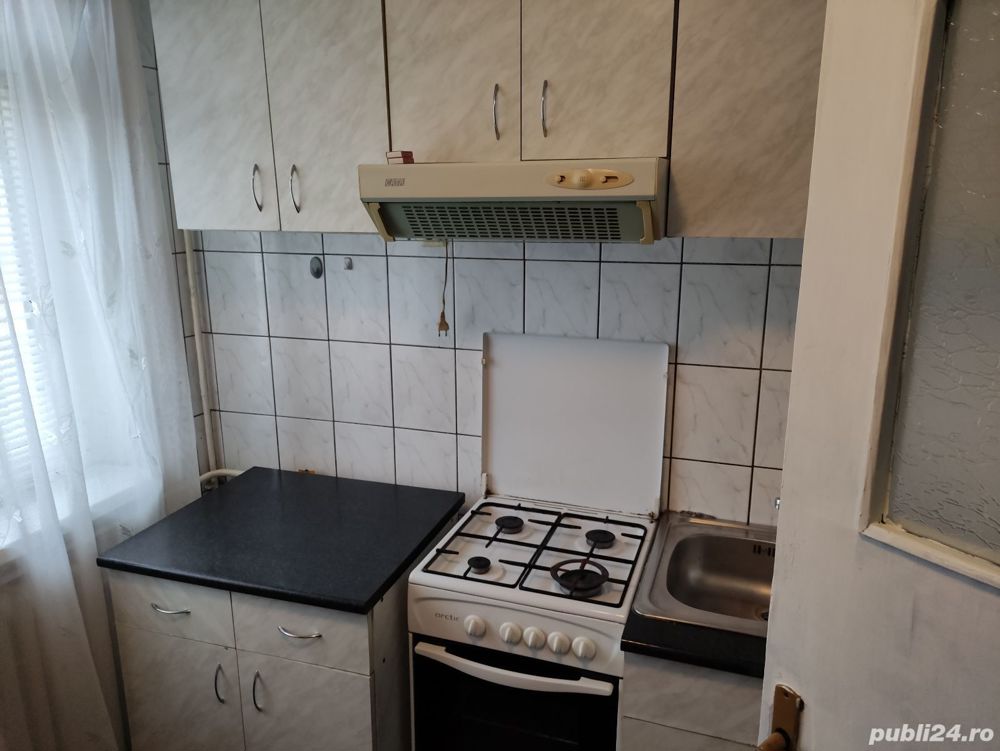 Închiriez apartament în centru