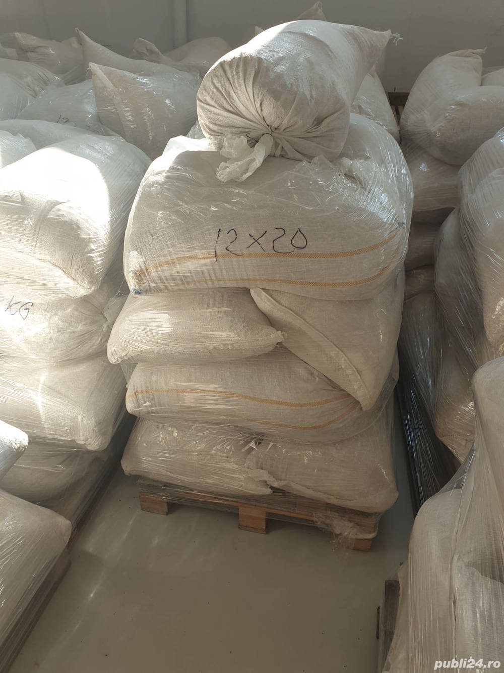 Vindem pesmet auriu vrac - saci de 20 kg