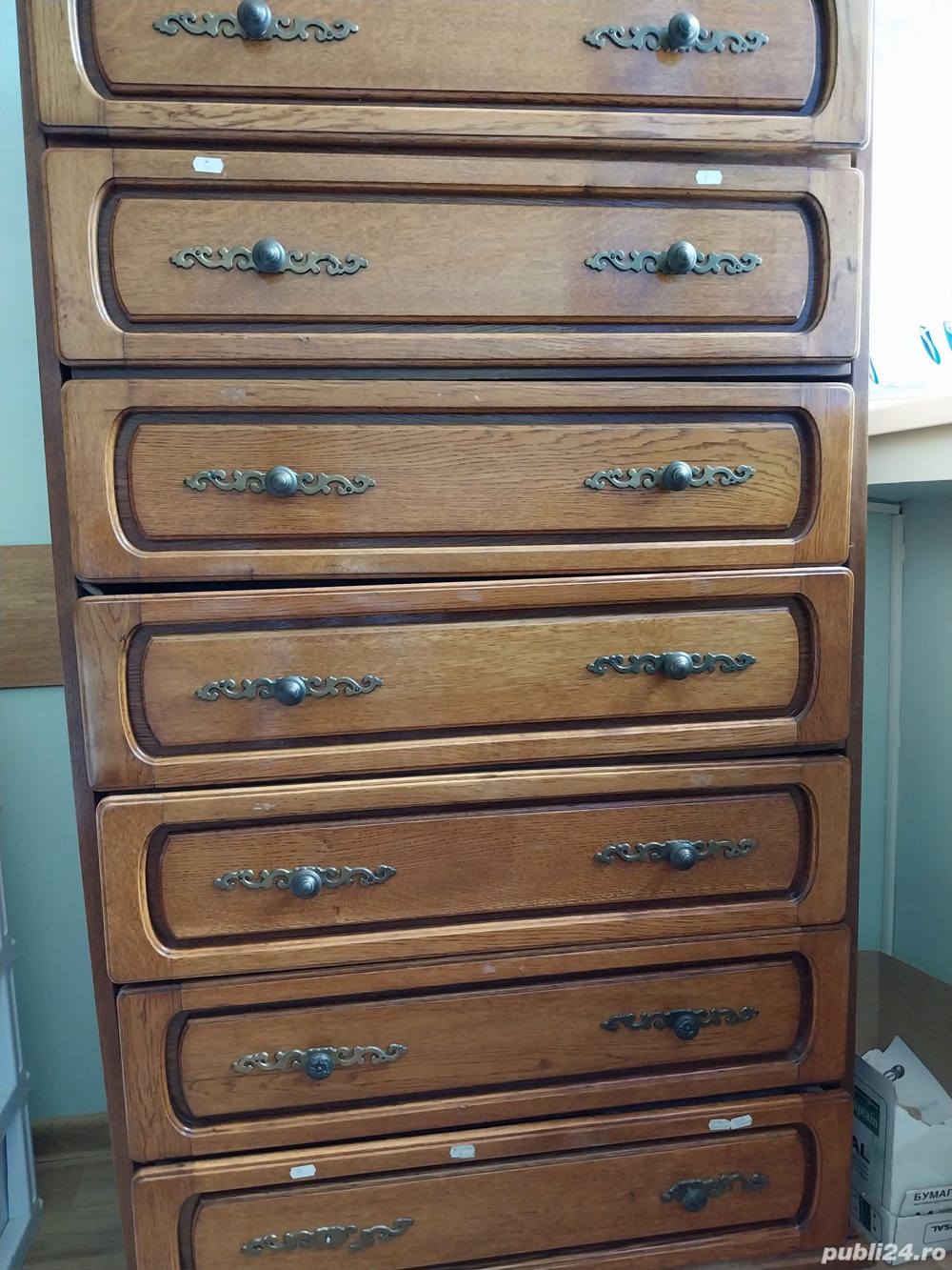 Vand comoda din lemn masiv (stejar).