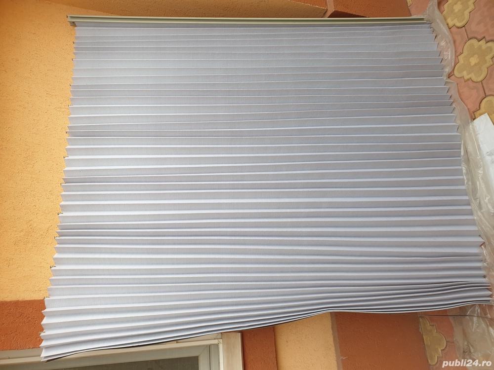 Usa tip evantai pentru rulota