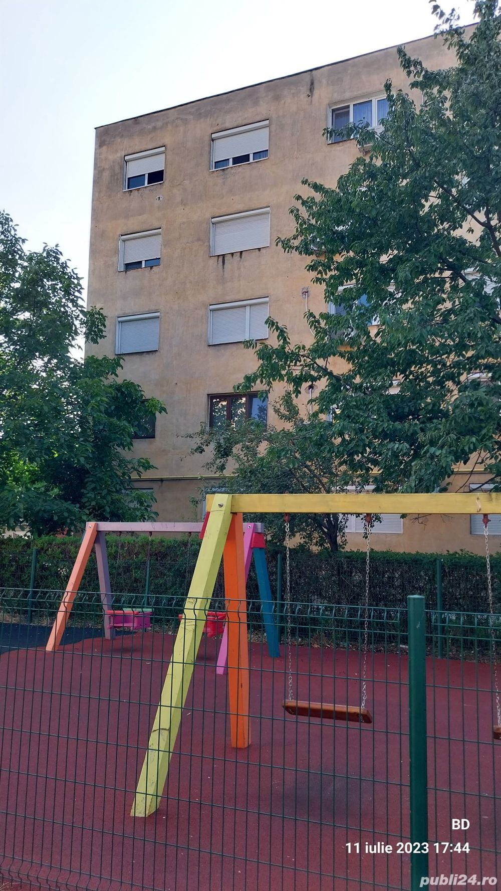 Proprietari -  Vindem apartament 3 camere, Etaj 2, Arad, Cocorilor UTA > Potrivit Studenți medicină.