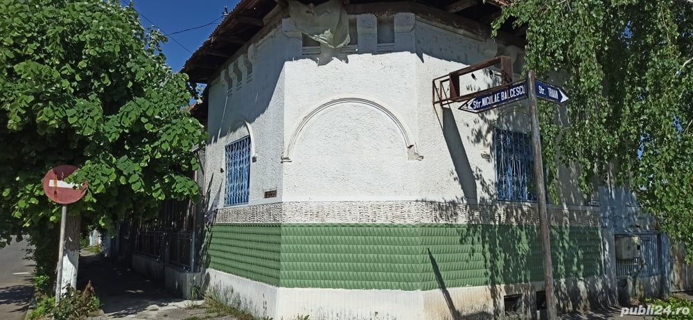 Casă de vânzare cu teren aferent 