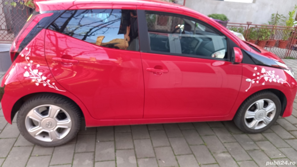 Vand auto Toyota Aygo 9.200 km rulati,an 2020