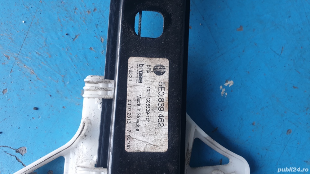 Macara dreapta spate Skoda Octavia 3 cod 5E0839462