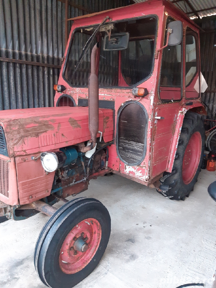 Vând tractor u445 an 1993