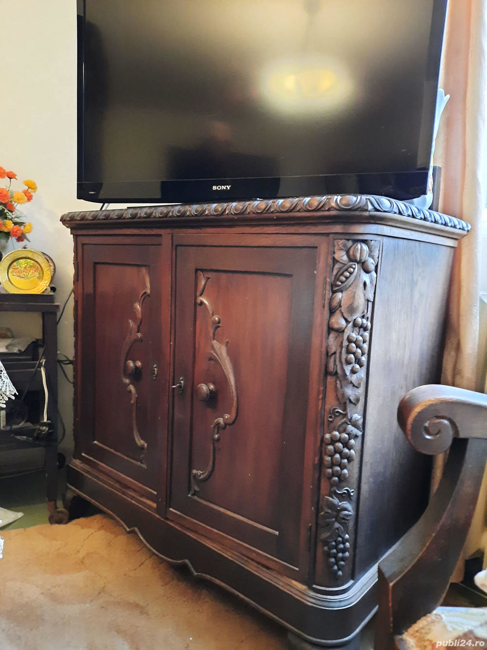 Mobilier sufragerie stil, sculpata din lemn masiv