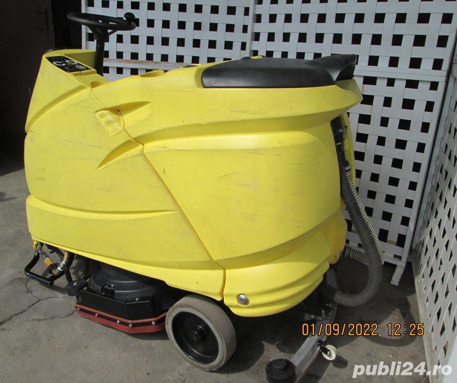 Masina de spalat frecat-aspirat pardoseala cu post de conducere K rcher BR 90 140 R , Sh Germania