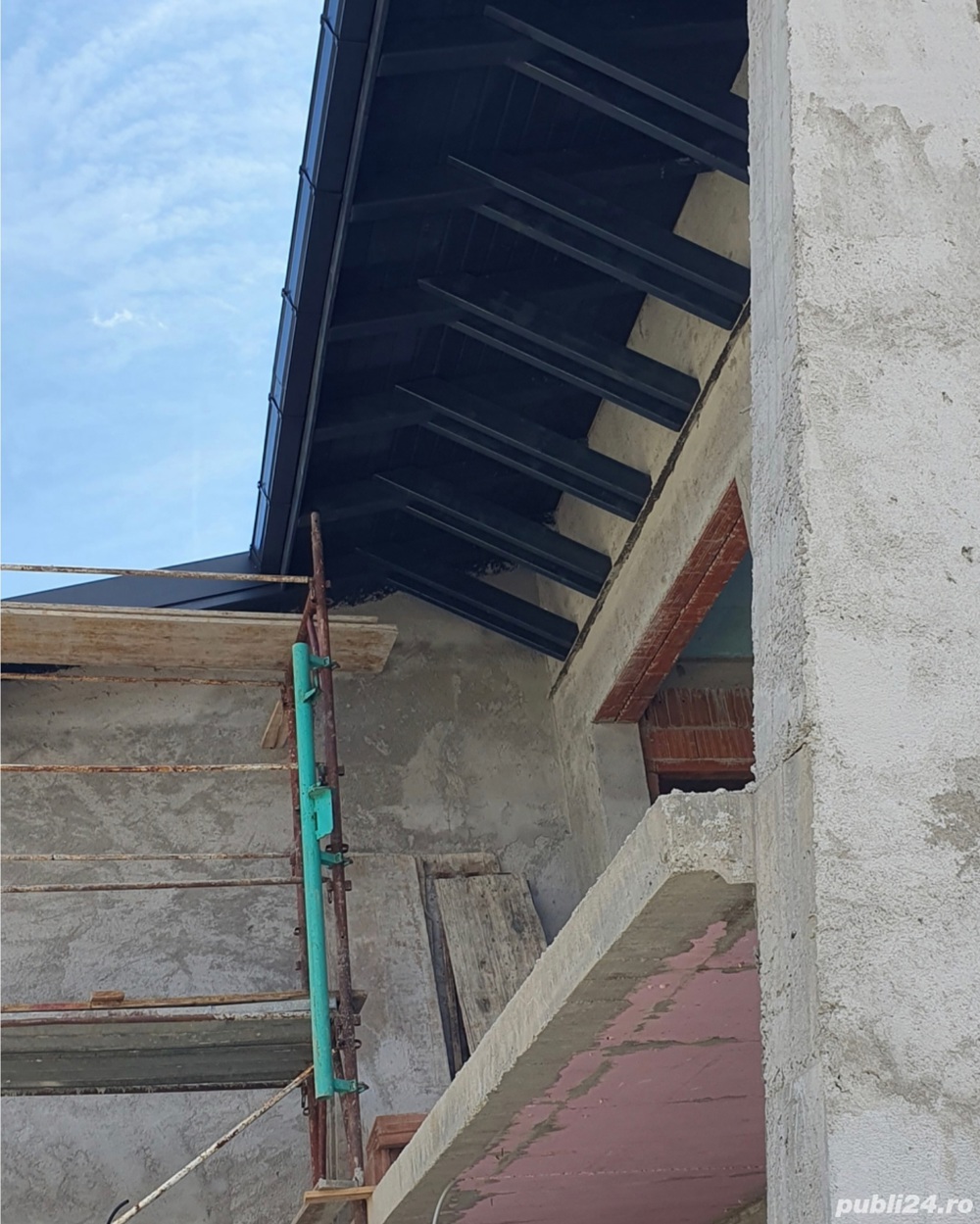 execut lucrari la rosu sau la gri in Rm Vâlcea și imprejurimi.