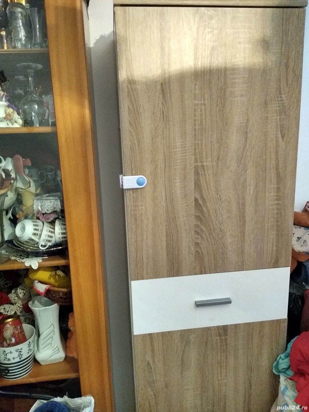 Dulap nou, masa,scaune,saltele relaxa,raft nou