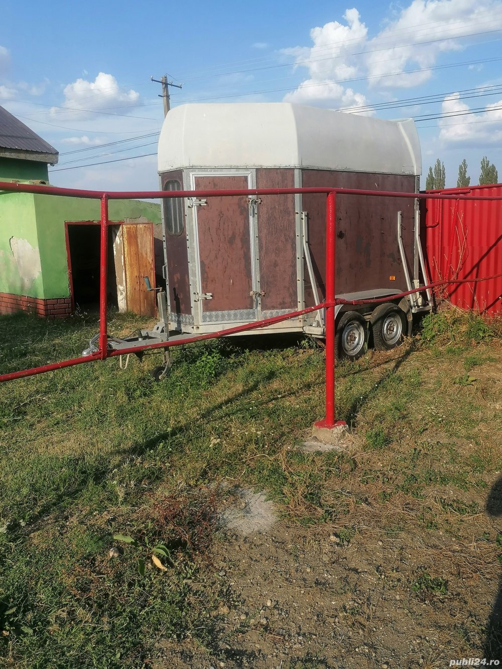 Vând remorcă transport cai