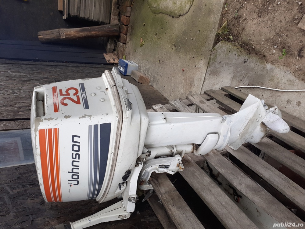 Motor  barcă 25 cai la bătă.2 văsle .3 veste  de salvare pt. barcă .