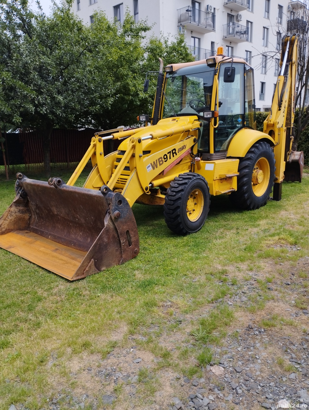 Vând buldoexcavator Komatsu wb 97 r2 