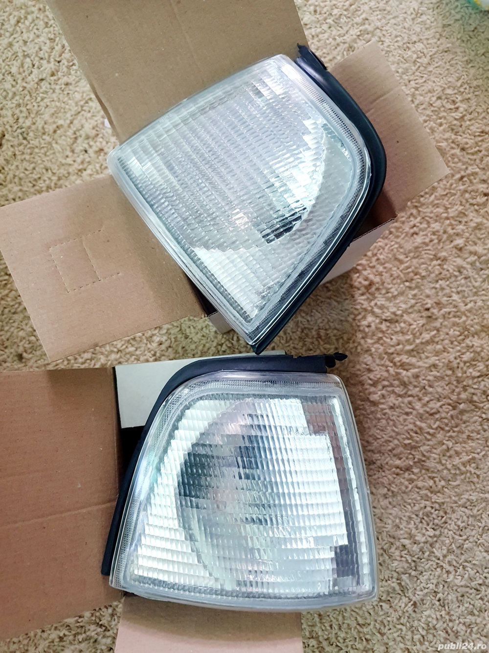 Stopuri semnalizare fata far Audi 80 B3 butoias alb noi in cutie. Au fost cumparate acum 10 ani