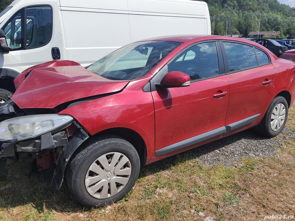 Dezmembrez Renault Fluence an 2012 motor 1.6  16 V benzina Km in bord 66.000