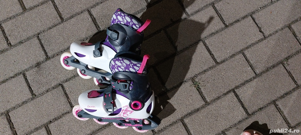 Role copii cu 4 roti si 2 clape culoare alb, negru si roz marimea 30-32