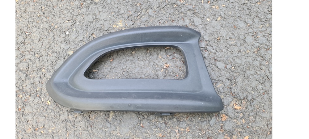 Grila proiector partea dreapta (pasager) Fiat 500X