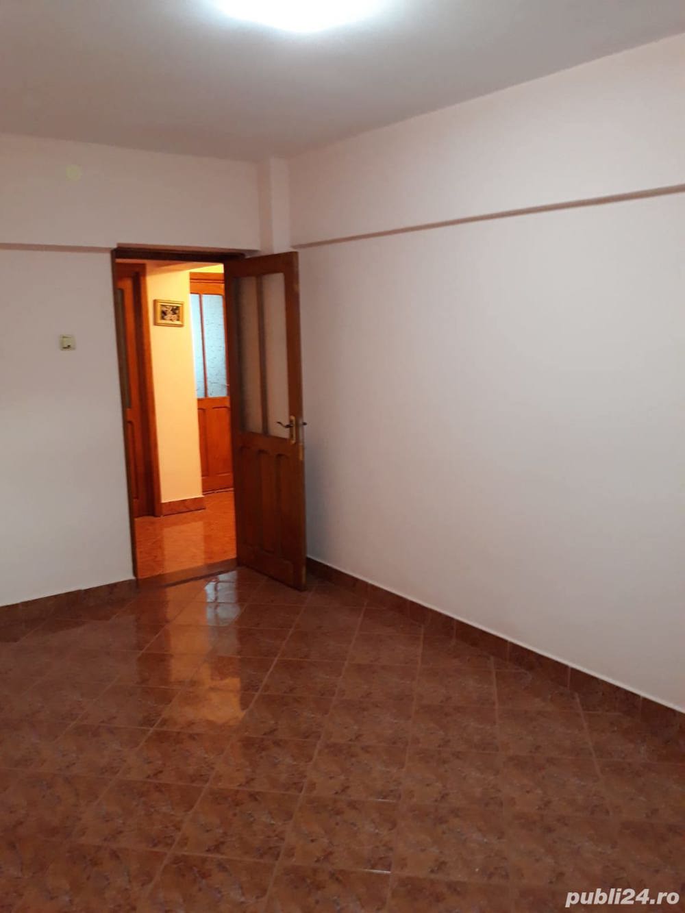 Vand apartament cu 2 camere. 