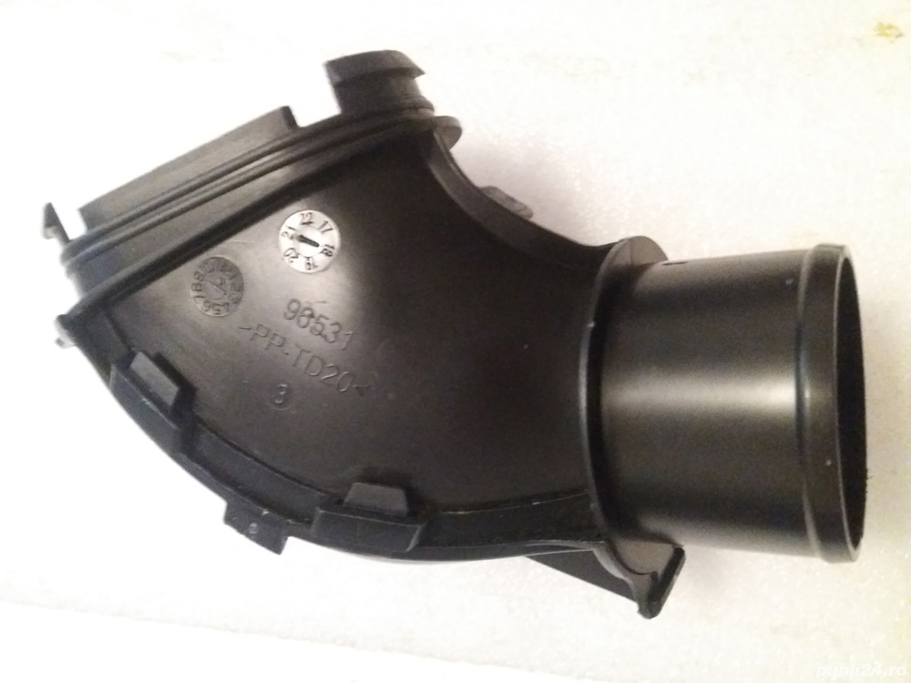 Tubulatura admisie carcasa filtru aer 96531 / 96530 Logan 2 Sandero 2 Duster Clio 4 . Nou Renault  