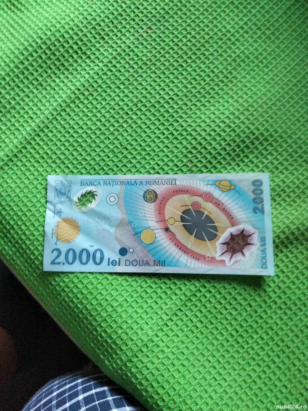 Vând bancnota de 2000 lei cu eclipsa de soare din 11 august 1999