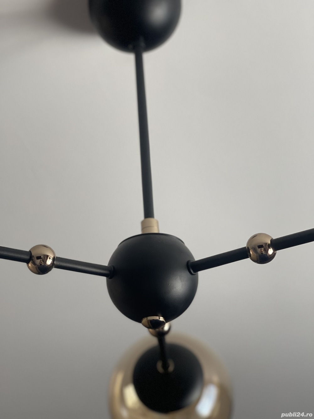 Lustră neagră cu livrare gratuită oriunde in tara