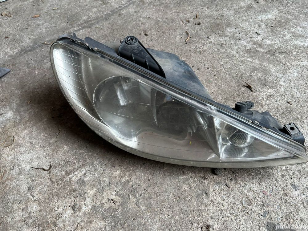 Vand far dreapta fata Peugeot 206 an 2005+orice piesa