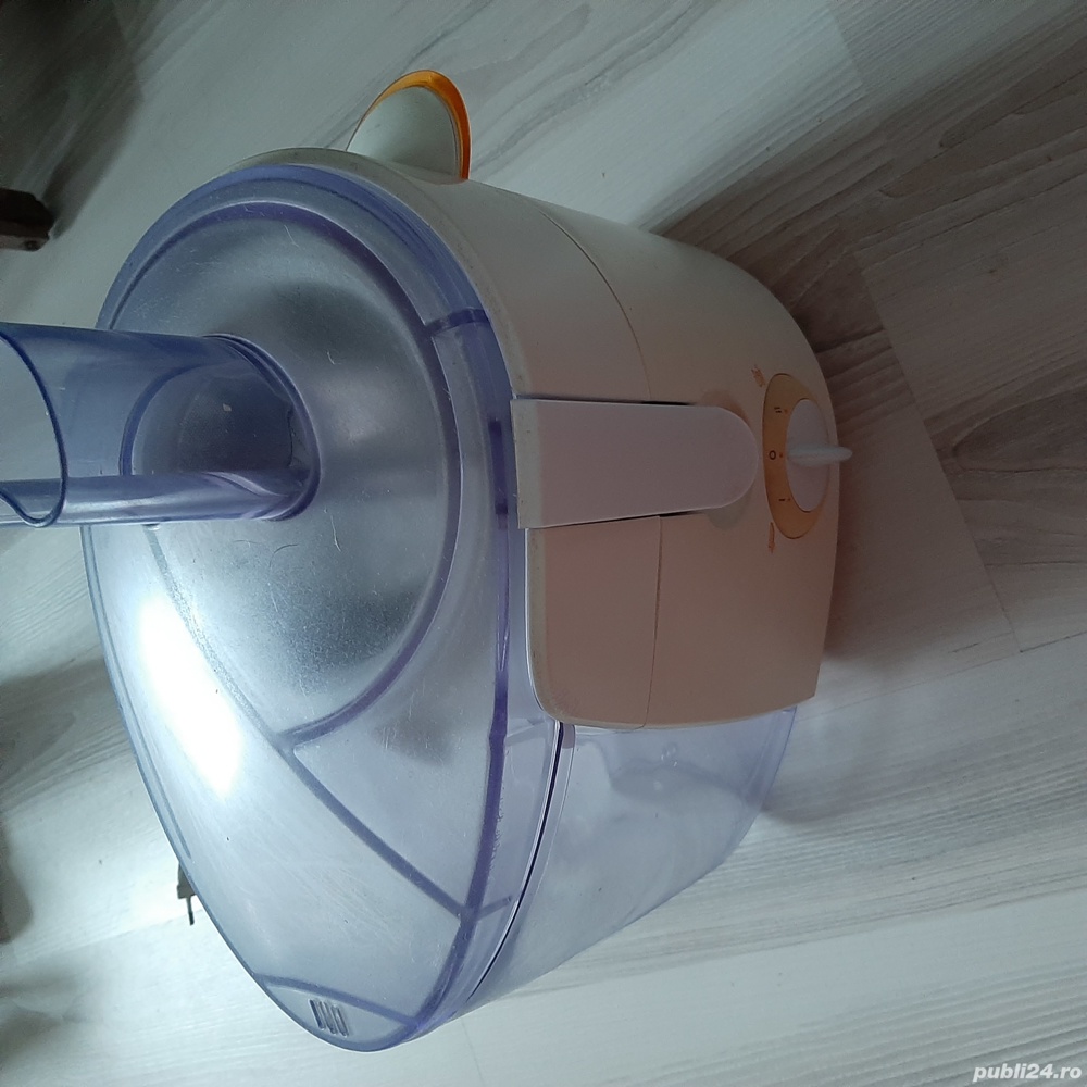 Storcător de fructe 130 lei