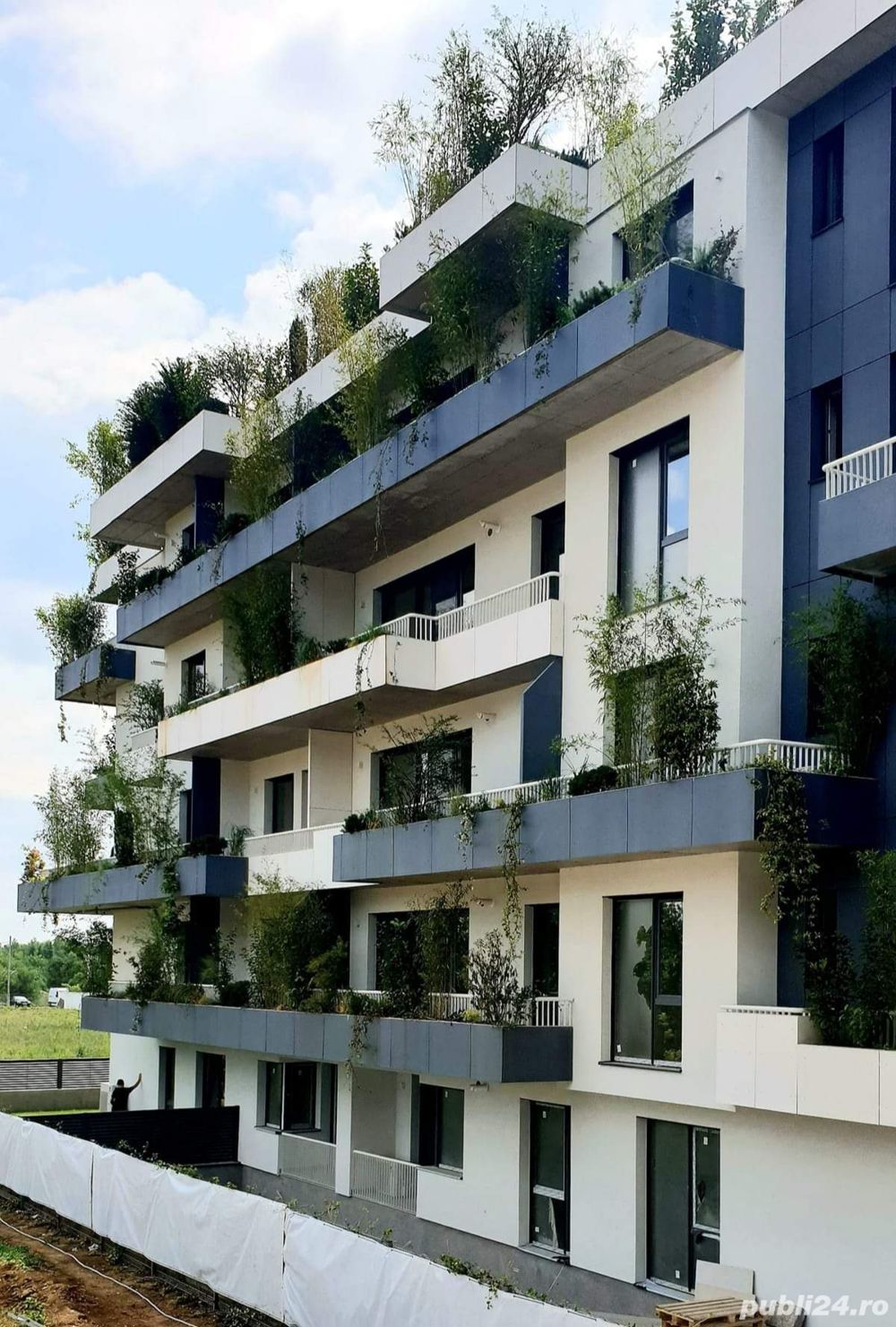 ANGAJĂM SRL sau PFA pentru placări fațade.