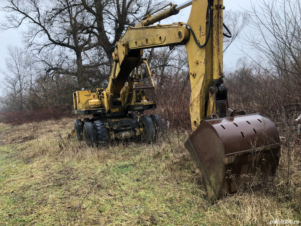 Excavator Hanomag ,cupa 1 mc .