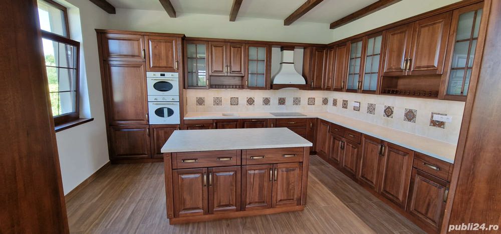 Executam  productie de mobilier din lemn masiv, PAL si MDF, fronturi MDF vopsite, frezate la CNC