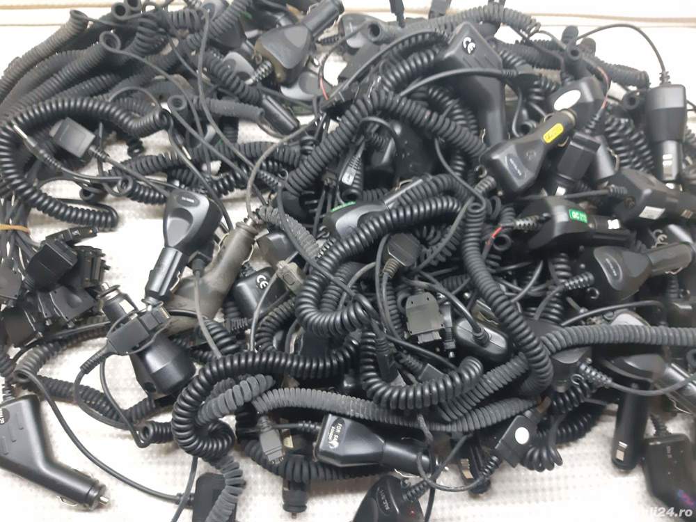 Lot incarcatoare auto telefoane de colectie (vintage) Produsele sunt absolut noi