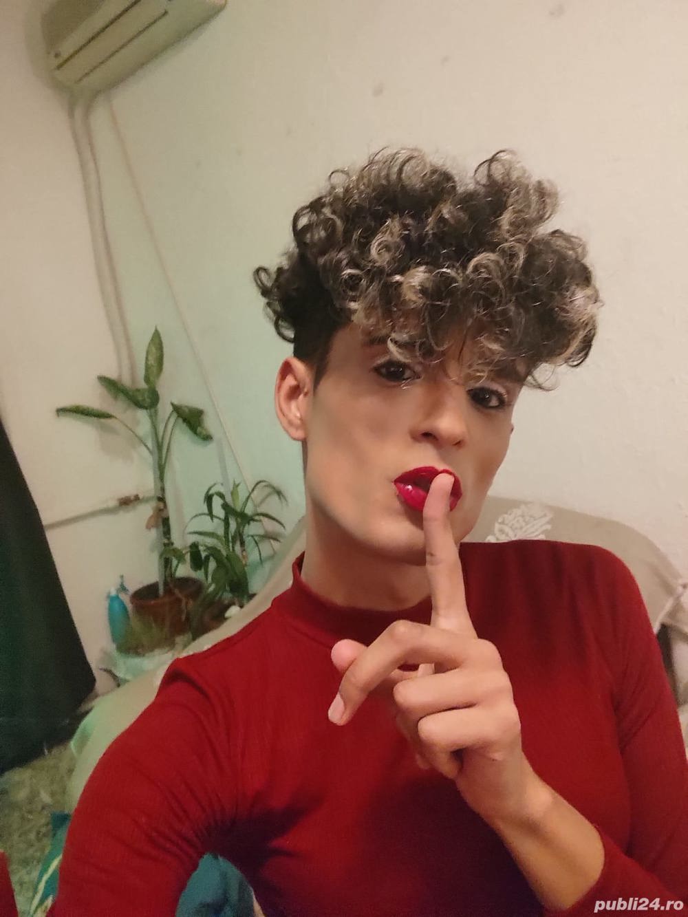 Hey simpaticilor sunt Sara 24 de ani travestită dornică să cunosc oanemi frumoși Kiss