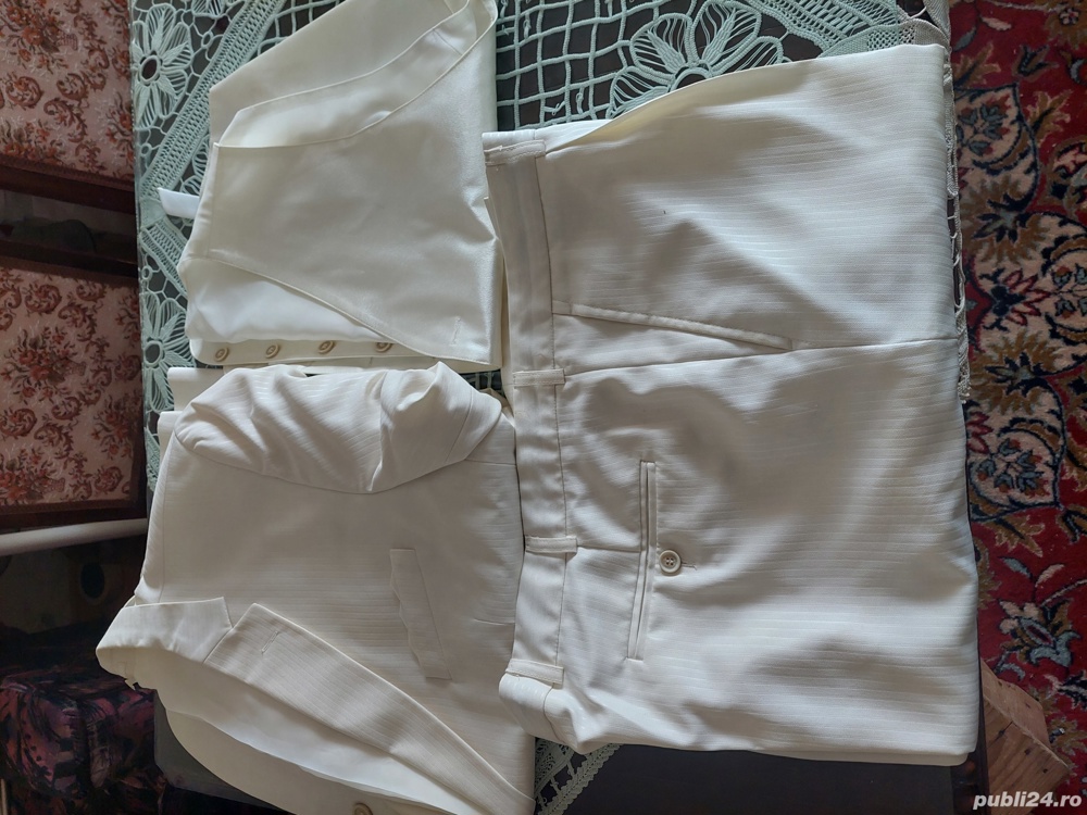 Vând  costum bărbătesc 
