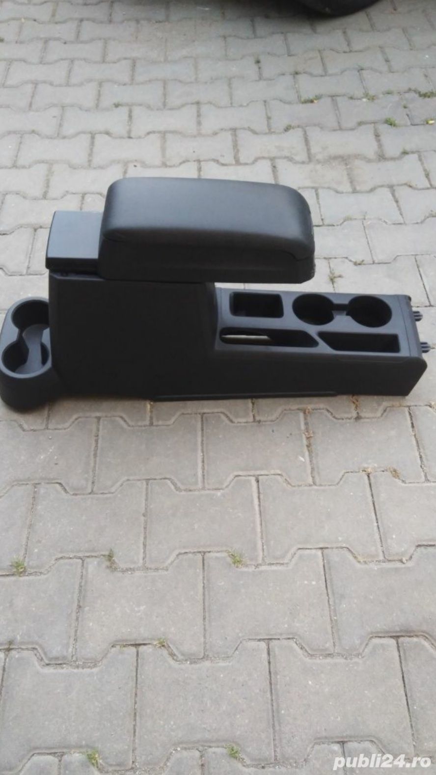 Piese Jeep Compass 2012 CRD - Frana de mână, cotieră, carenaj roata dreapta față.