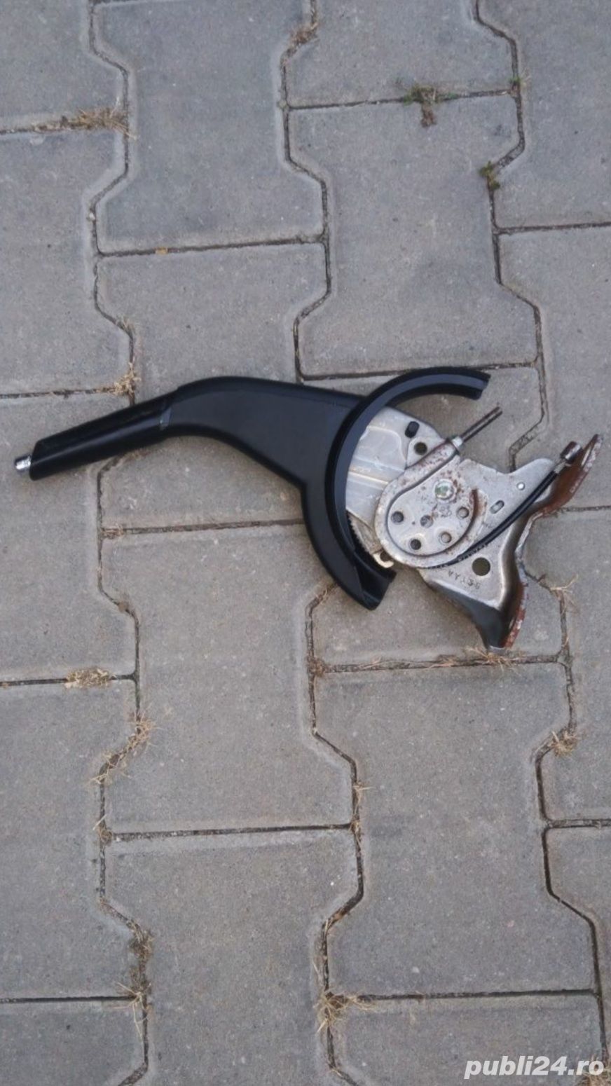 Piese Jeep Compass 2012 CRD - Frana de mână, cotieră, carenaj roata dreapta față.