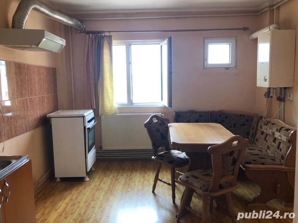 Anunț de vânzare apartament cu 3 camere decomandate, cu 2 băi, Bloc UM, Str Cringului, Sc. M4