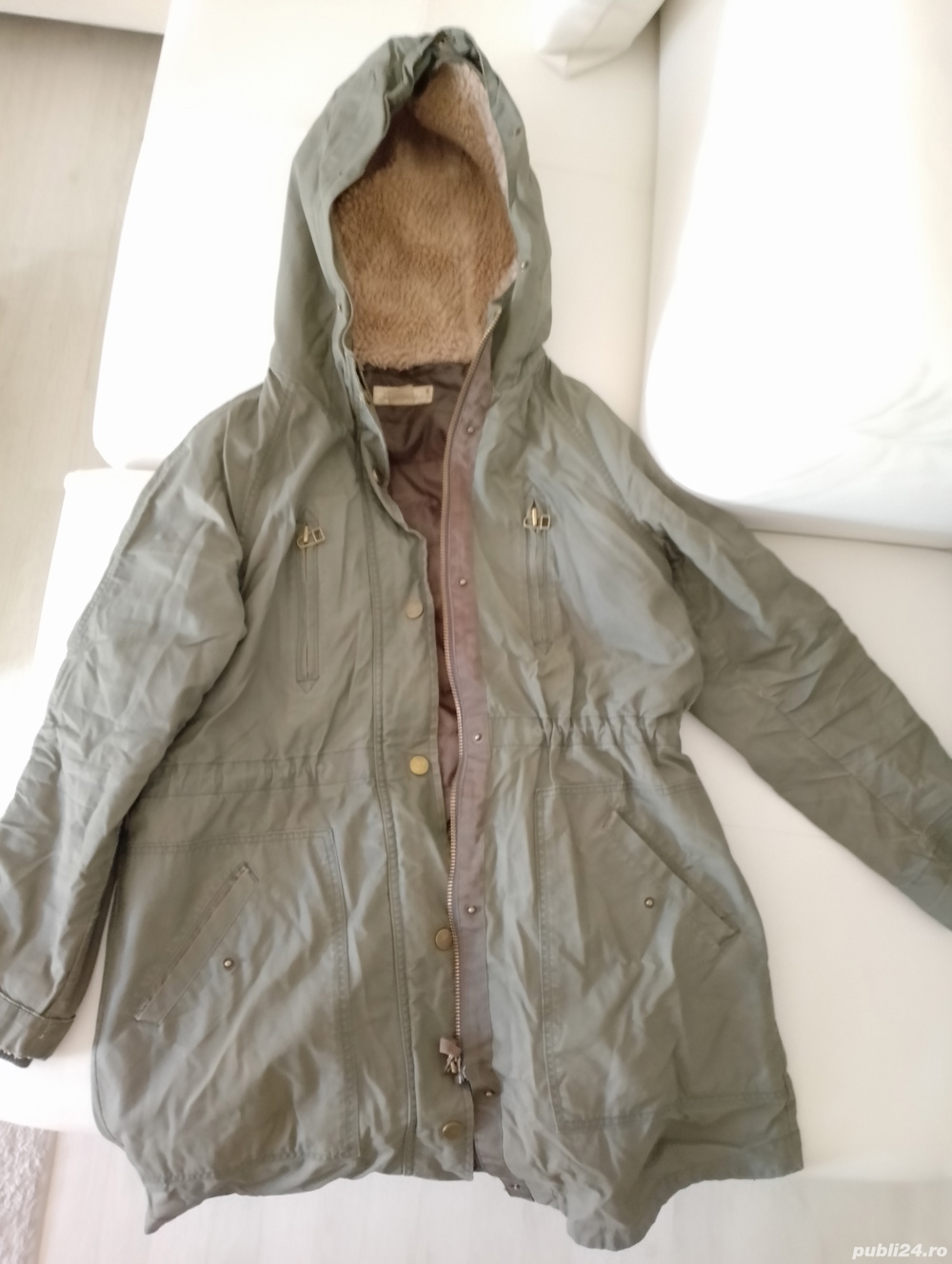 vand Geaca parka de dama mărimea M produs de calitate superioara.