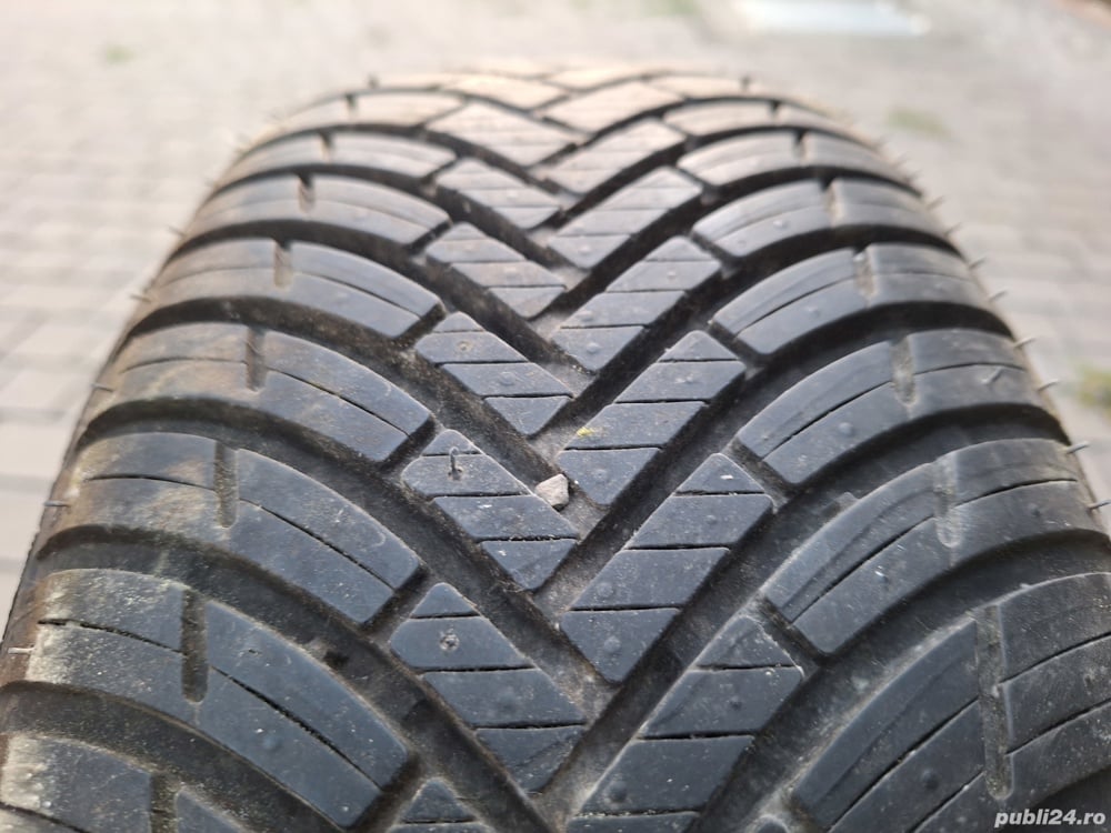 Vând  o anvelopa all season 