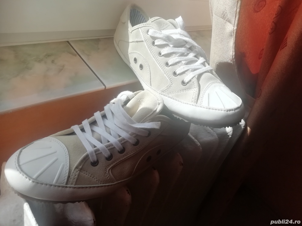 Pantofi sport/Teniși 