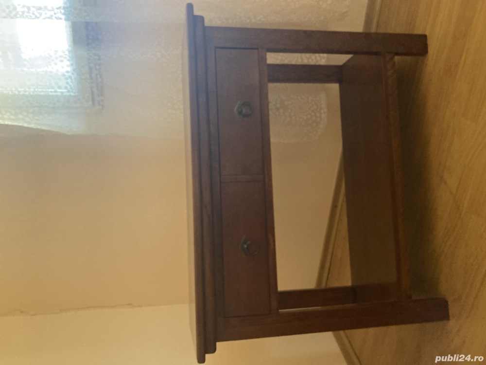 Vând măsuță cu sertar