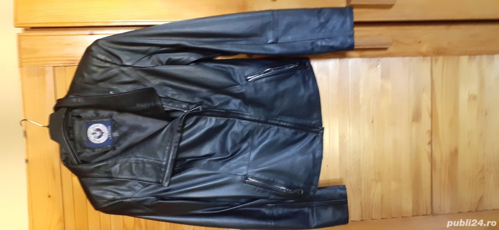 Vand geaca de piele neagra,nouă.