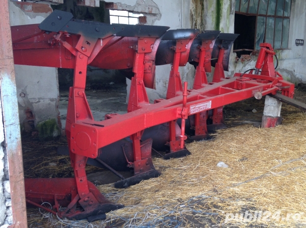 Vând plug 5 capuri, tractor u650