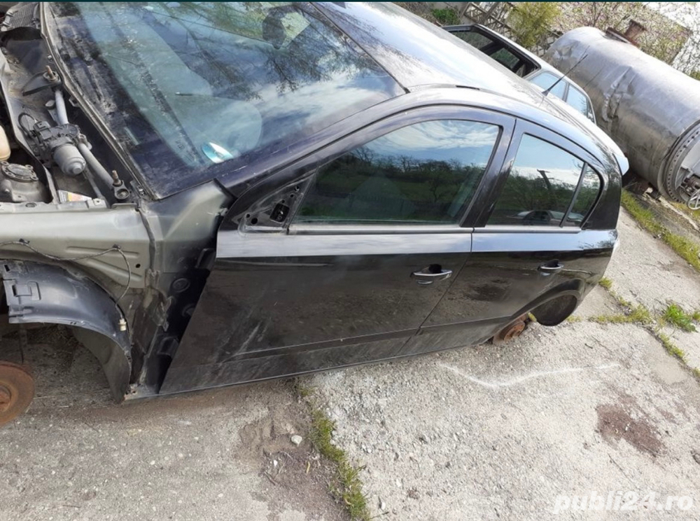 Dezmembrez Opel Astra H 1.7