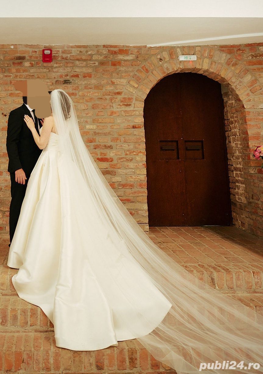 Rochie mireasa stil prințesă, coroniță, voal