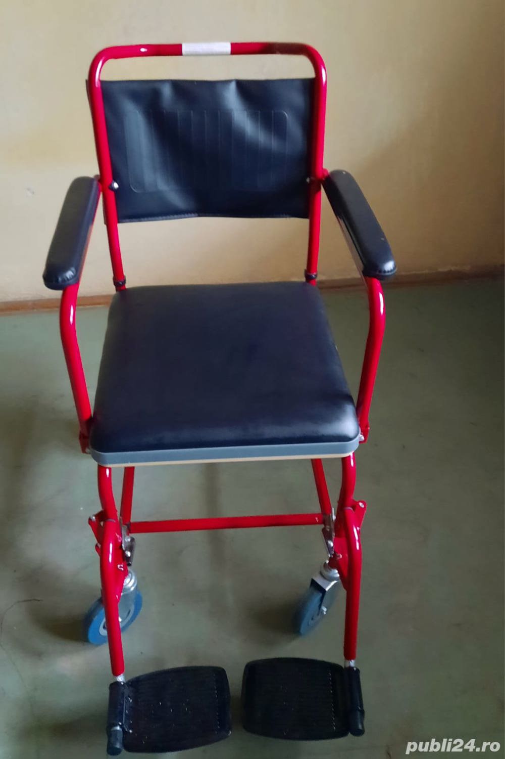 Carucior cu rotile  batrani, nou 